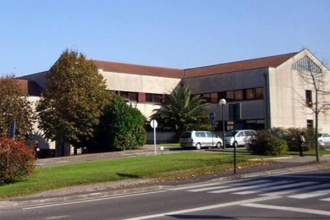 Dos policías sofocan un incendio y evitan un suicidio en el hospital de Irun Dos policías sofocan un incendio y evitan un suicidio en el hospital de Irun
