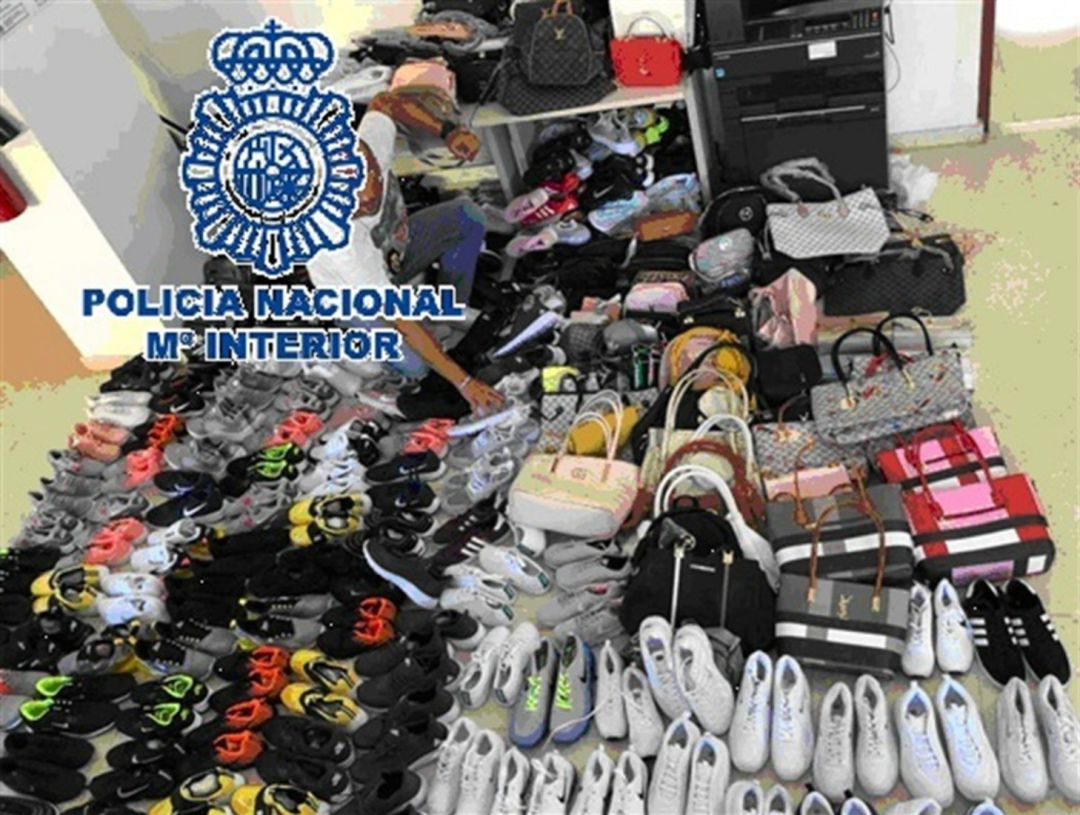 Material incautado en la operación contra la distribución de productos falsificados. Material incautado en la operación contra la distribución de productos falsificados.