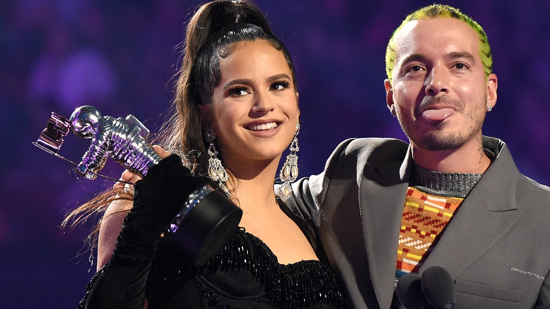 La RAE aclara la polémica ortográfica en torno a la felicitación de J Balvin a Rosalía: "Bááájale, Rosalía"