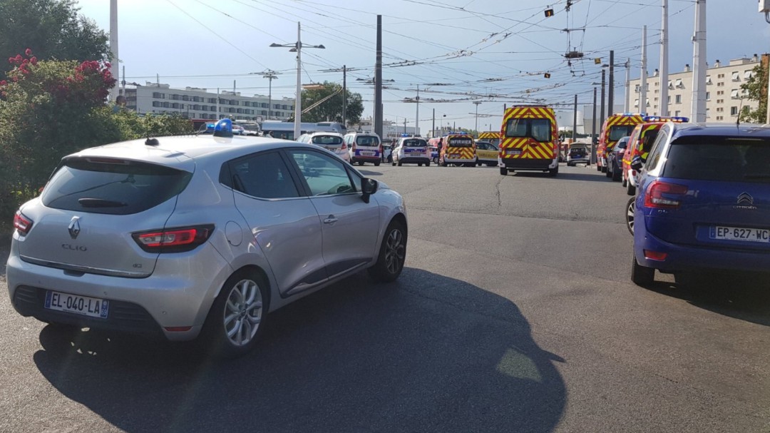 Un muerto y ocho heridos en un ataque con cuchillo en una estación de metro en Lyon