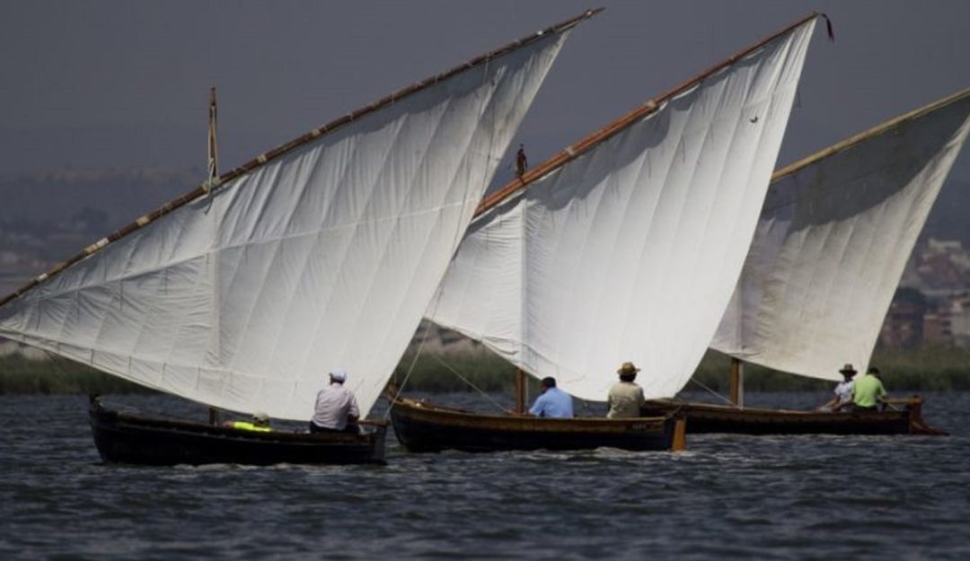 Las embarcaciones de Vela Latina son una tradición que se remonta 2.000 años atrás y que utilizaban los trabajadores de la Albufera de Valencia Las embarcaciones de Vela Latina son una tradición que se remonta 2.000 años atrás y que utilizaban los trabajadores de la Albufera de Valencia