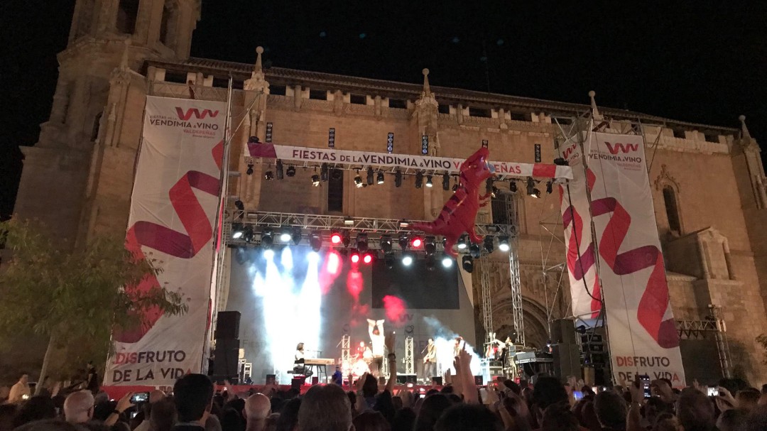 Cepeda levanta pasiones en las Fiestas del Vino