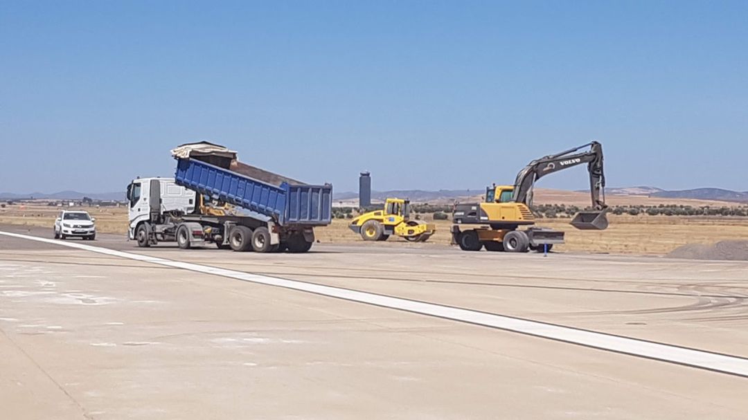 Imagen de las obras en la cabecera de la pista 28 del aeropuerto de Ciudad Real Imagen de las obras en la cabecera de la pista 28 del aeropuerto de Ciudad Real