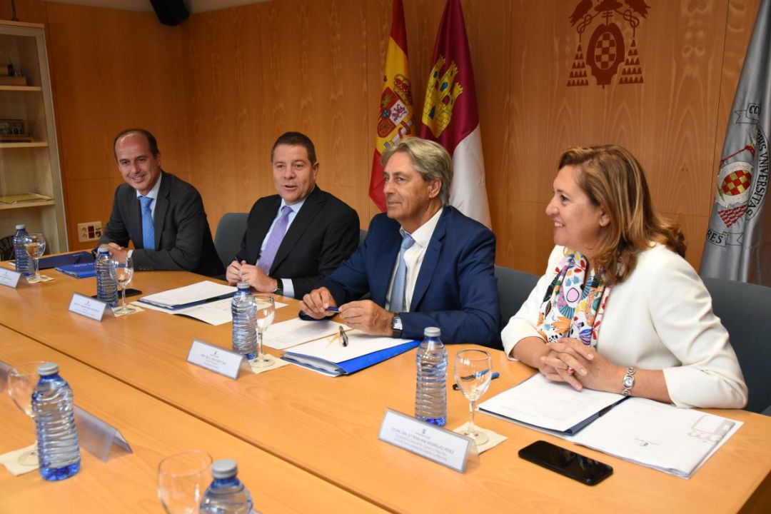 José Vicente Saz, rector de la Universidad de Alcalá: "El proyecto del Campus Universitario de Guadalajara ya va viento en popa": Saz: "El proyecto del Campus Universitario ya va viento en popa" José Vicente Saz, rector de la Universidad de Alcalá: "El proyecto del Campus Universitario de Guadalajara ya va viento en popa": Saz: "El proyecto del Campus Universitario ya va viento en popa"