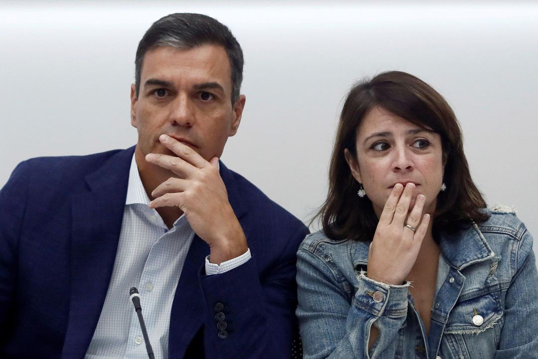 El secretario general del PSOE y presidente del Gobierno en funciones, Pedro Sánchez (i), y la vicesecretaria general, Adriana Lastra, durante la reunión de la Ejecutiva Federal del partido de este lunes El secretario general del PSOE y presidente del Gobierno en funciones, Pedro Sánchez (i), y la vicesecretaria general, Adriana Lastra, durante la reunión de la Ejecutiva Federal del partido de este lunes