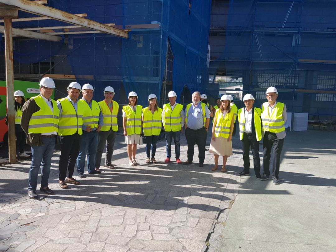 Carme Pomar visita O Fogar e recalca que as clases comezarán o día previsto: Carme Pomar visita O Fogar e recalca que as clases comezarán o día previsto Carme Pomar visita O Fogar e recalca que as clases comezarán o día previsto: Carme Pomar visita O Fogar e recalca que as clases comezarán o día previsto