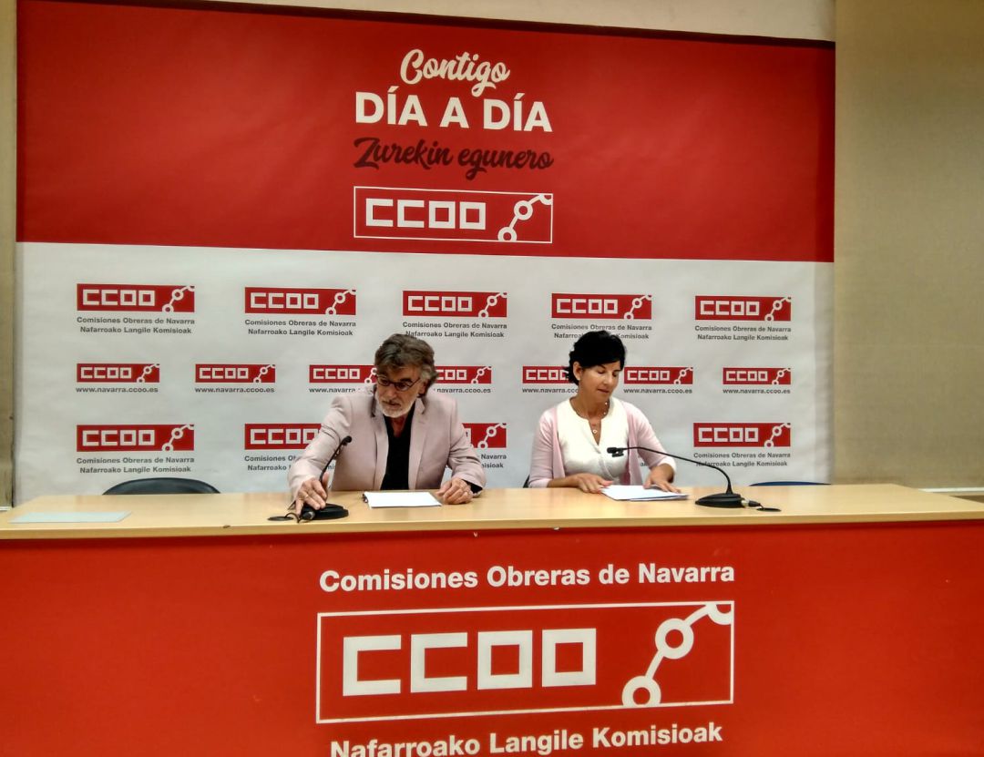 Chechu Rodríguez, secretario general de CCOO y Pili Ruiz, responsable de empleo, presentan la evolución laboral entre 2011 y 2018 en Navarra Chechu Rodríguez, secretario general de CCOO y Pili Ruiz, responsable de empleo, presentan la evolución laboral entre 2011 y 2018 en Navarra
