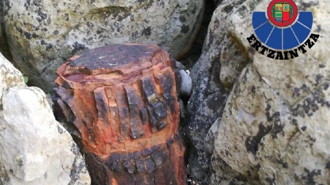 La Ertzaintza realiza una explosión controlada de tres proyectiles en la isla de Izaro