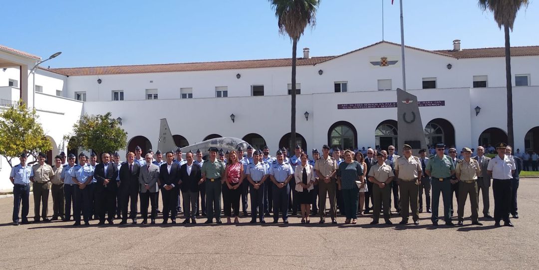 La base de Talavera la Real formará este curso a doce pilotos de caza La base de Talavera la Real formará este curso a doce pilotos de caza