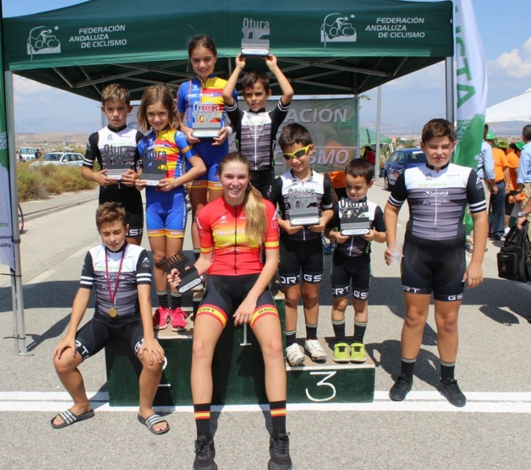 Todos los ciclistas de la escuela en Otura (Granada) Todos los ciclistas de la escuela en Otura (Granada)