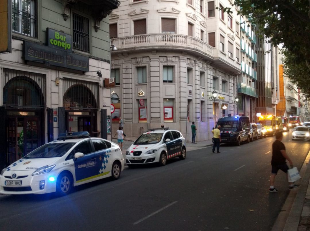 Situat en ple centre de la ciutat, a l'Avinguda Francesc Macià. Situat en ple centre de la ciutat, a l'Avinguda Francesc Macià.