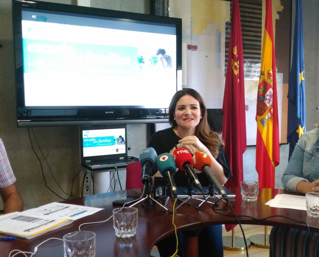Esperanza Moreno: "No se vulnera la normativa vigente" Esperanza Moreno: "No se vulnera la normativa vigente"