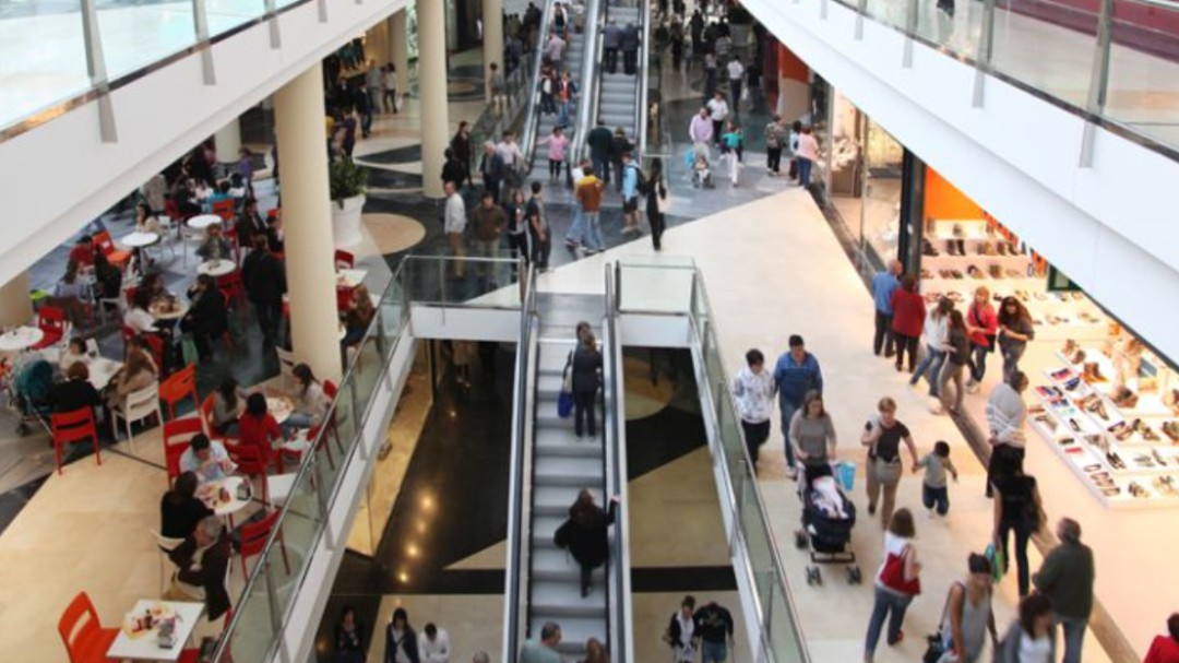 Recogida de firmas para que los comercios cierren antes el 24 y 31 de diciembre