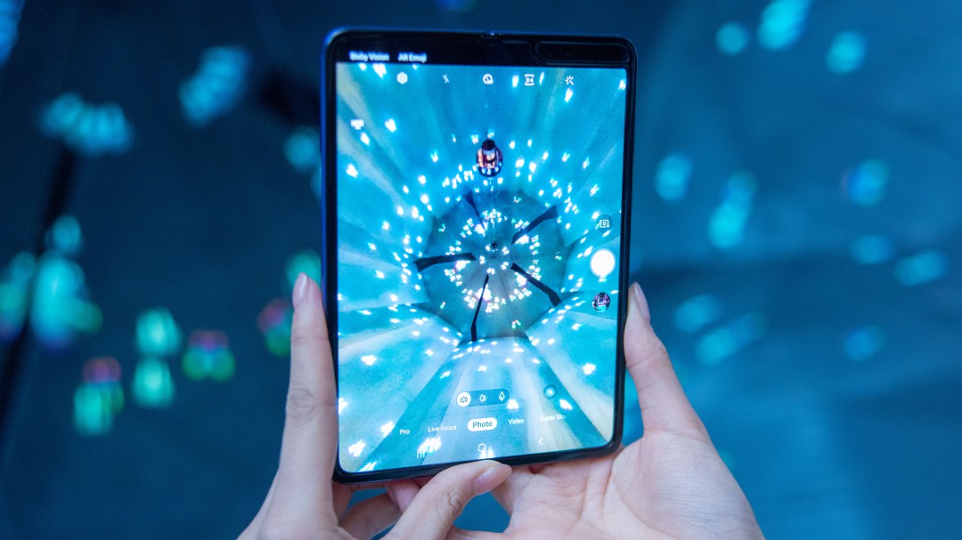 Samsung lanza por sorpresa su teléfono plegable este viernes