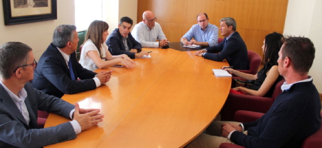 Imagen de la reunión entre el consistorio y el Grupo Arnedo Imagen de la reunión entre el consistorio y el Grupo Arnedo