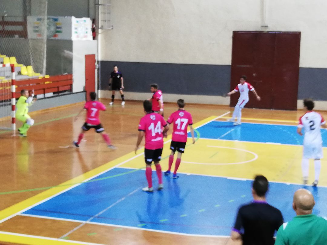 Gran derbi disputado en los Remedios, entre Sala Ourense y Tres Cuñados del Barco de Valdeorras.Partido correspondiente a la Copa Galicia,en sus octavos de final. Gran derbi disputado en los Remedios, entre Sala Ourense y Tres Cuñados del Barco de Valdeorras.Partido correspondiente a la Copa Galicia,en sus octavos de final.