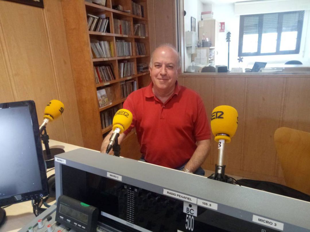 El alcalde de Peñafiel, Elías Arranz, en los estudios de Radio Peñafiel - Caddena SER. El alcalde de Peñafiel, Elías Arranz, en los estudios de Radio Peñafiel - Caddena SER.