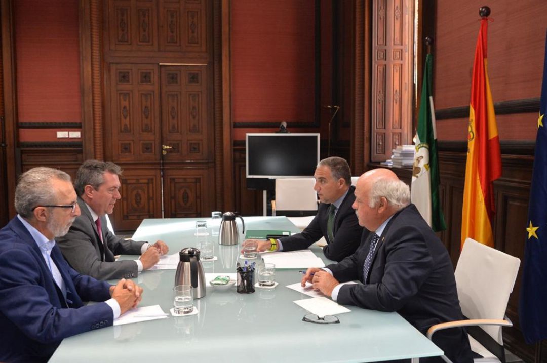 La Junta y el ayuntamiento de Sevilla refuerzan la colaboración para hacer frente al brote de listeriosis La Junta y el ayuntamiento de Sevilla refuerzan la colaboración para hacer frente al brote de listeriosis
