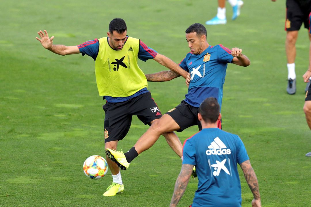Thiago Alcántara entrema en Las Rozas con la selección Thiago Alcántara entrema en Las Rozas con la selección