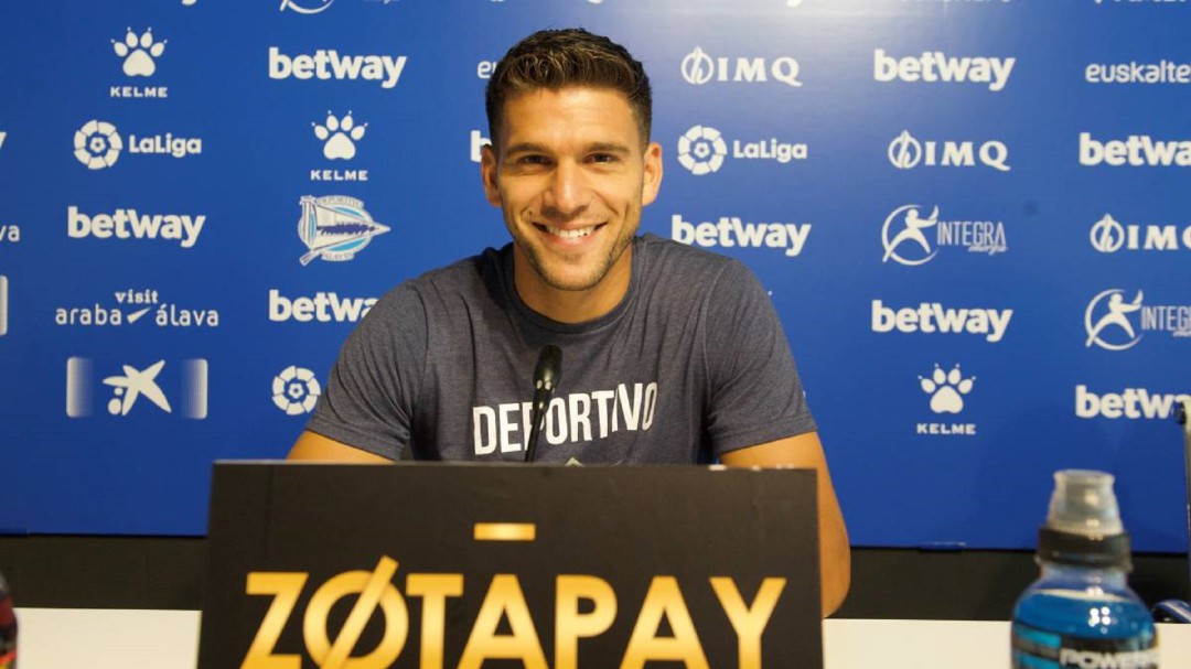 El Glorioso presenta al central argentino Magallán, cedido por el Ajax