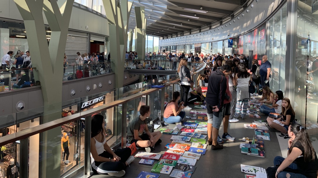 El Mercadillo Gelete del libro usado de texto se convierte en éxito un año más