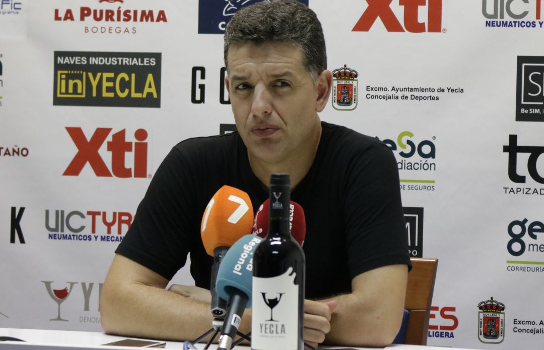 Sandroni: "Algeciras es uno de los que mejor fútbol tiene del Grupo IV" Sandroni: "Algeciras es uno de los que mejor fútbol tiene del Grupo IV"