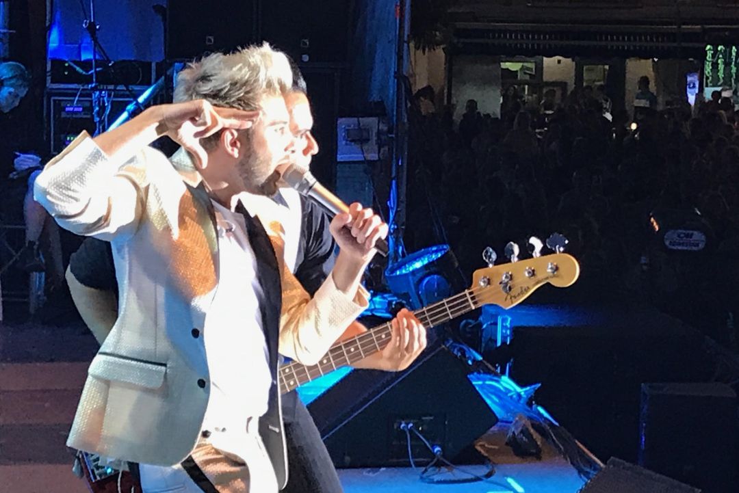 Blas Cantó llevó la magia musical a más de 6.000 personas en el concierto Cadena DIAL de las Fiestas del Vino Blas Cantó llevó la magia musical a más de 6.000 personas en el concierto Cadena DIAL de las Fiestas del Vino