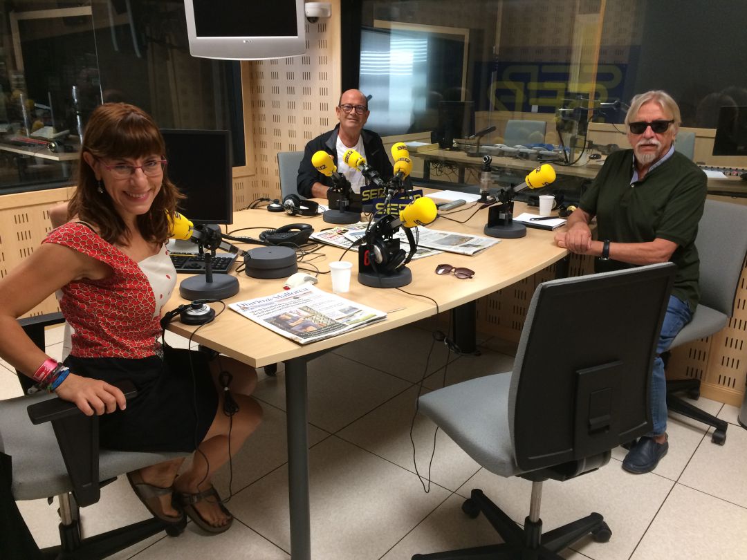 La ex diputada, junto a Joan Huguet y Toni Ma. Thomàs, en la tertulia de este sábado en A vivir que son dos días Baleares La ex diputada, junto a Joan Huguet y Toni Ma. Thomàs, en la tertulia de este sábado en A vivir que son dos días Baleares