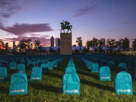 3.758 mochilas para recordar a los niños asesinados durante la guerra. 3.758 mochilas para recordar a los niños asesinados durante la guerra.