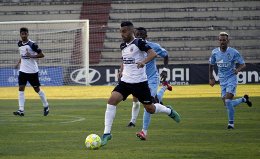 Un momento del partido. Un momento del partido.