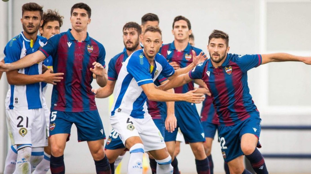 El Hércules pierde en Buñol y cae a puestos de descenso a Tercera División