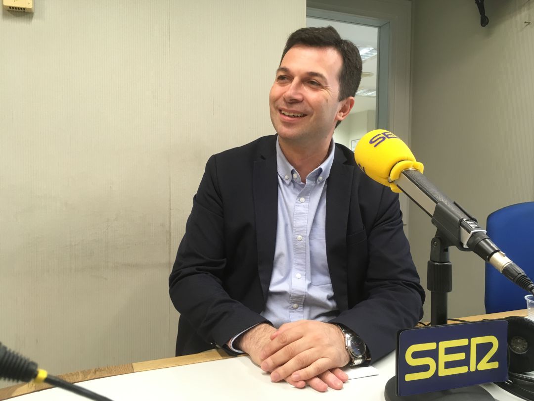 Gonzalo Caballero, secretario xeral del PSdeG, durante la entrevista Gonzalo Caballero, secretario xeral del PSdeG, durante la entrevista