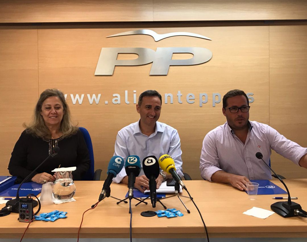 César Sánchez carga contra el "apagón reivindicativo" de Ximo Puig César Sánchez carga contra el "apagón reivindicativo" de Ximo Puig