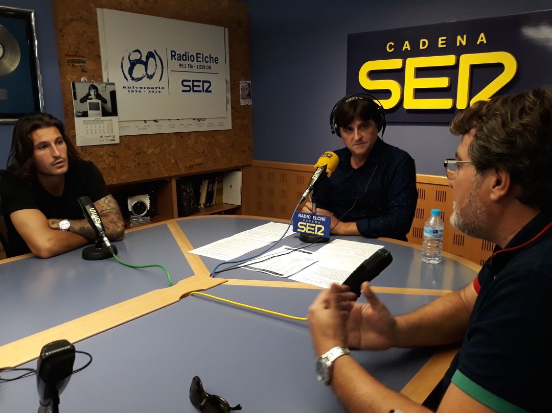Juan Cruz, a la izquierda, con Noé Gomis y Pepe Morago en SER Deportivos Juan Cruz, a la izquierda, con Noé Gomis y Pepe Morago en SER Deportivos