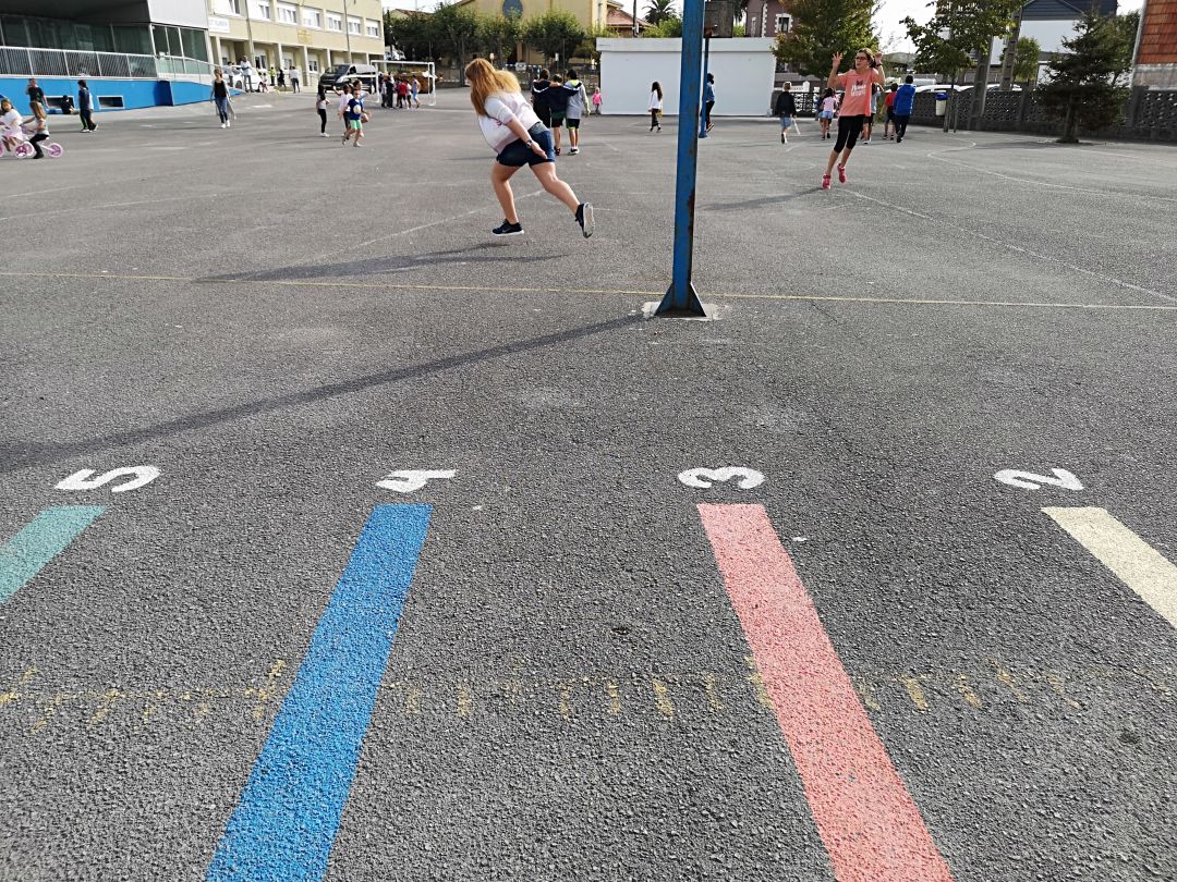 Alumnos del colegio público Eloy Villanueva en el primer recreo del curso 2019-2020. Alumnos del colegio público Eloy Villanueva en el primer recreo del curso 2019-2020.