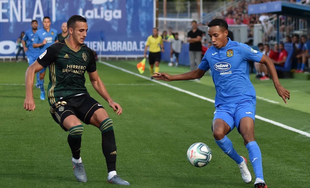 El 'Fuenla' sacó un valioso punto en la visita de la 'Ponfe' con un gol al final. El 'Fuenla' sacó un valioso punto en la visita de la 'Ponfe' con un gol al final.