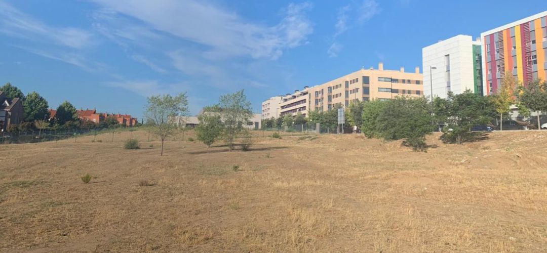 Terreno en el que está prevista la construcción de una escuela infantil en el barrio de Buenavista Terreno en el que está prevista la construcción de una escuela infantil en el barrio de Buenavista