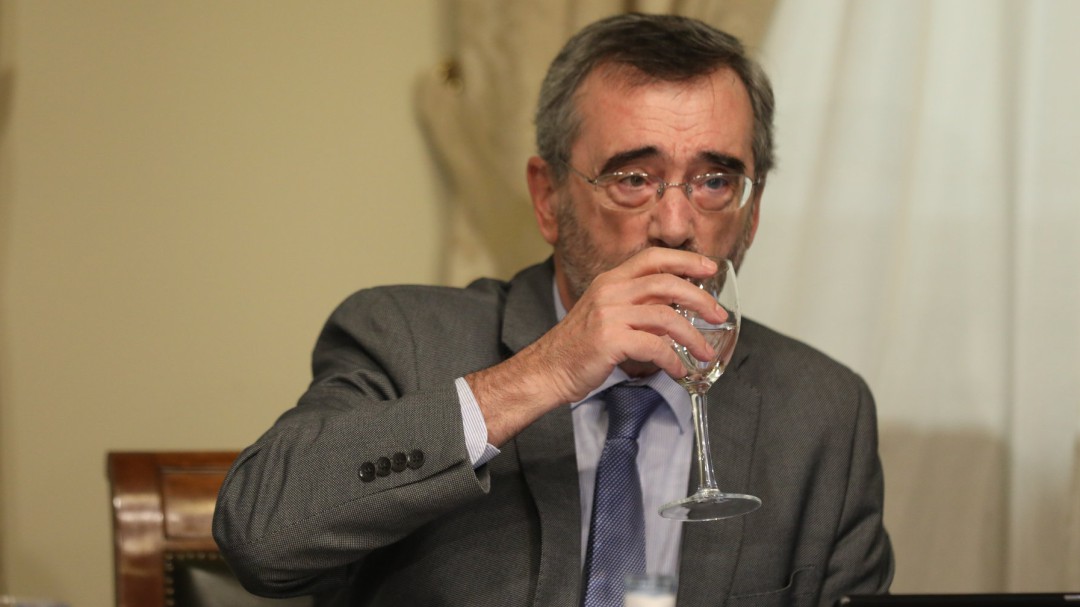 El presidente del Senado niega haber cometido plagio en un manual de filosofía de 2002