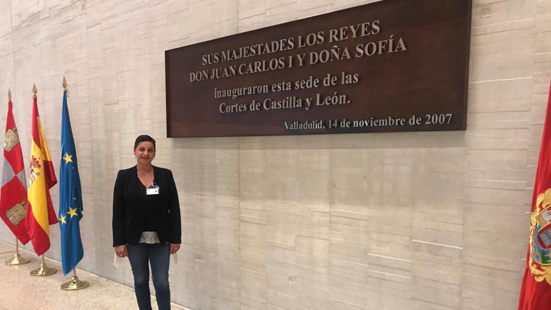 Fernández Mañueco se reúne con la enferma berciana, Eva Maria Arias para conocer su lucha por la unidad de radioterapia