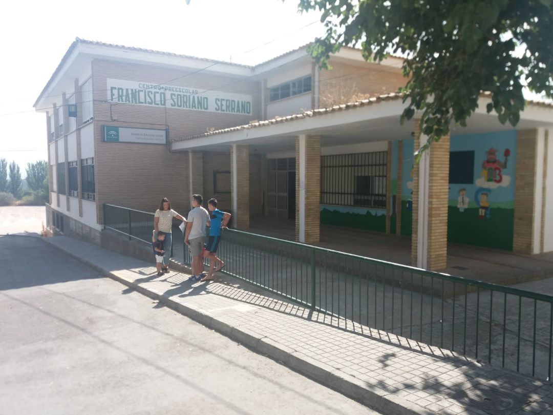 Primeros alumnos y alumnas, pendientes de de incorporarse a la Escuela de Educación Infantil Antonio Machado Primeros alumnos y alumnas, pendientes de de incorporarse a la Escuela de Educación Infantil Antonio Machado