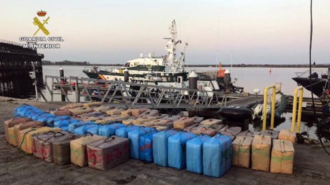 La Guardia Civil se incauta en la costa de más de once toneladas de hachís en los últimos 5 días
