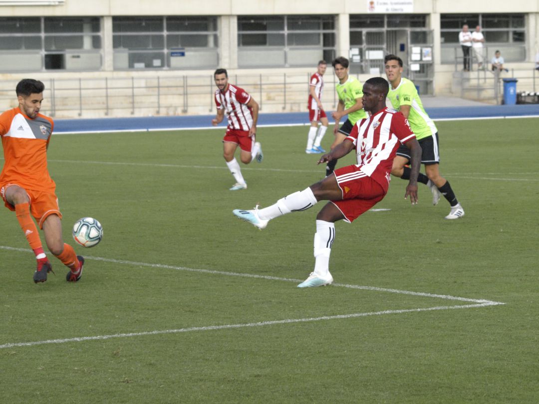 Jonathan Silva marcó el primero de la mañana. Jonathan Silva marcó el primero de la mañana.
