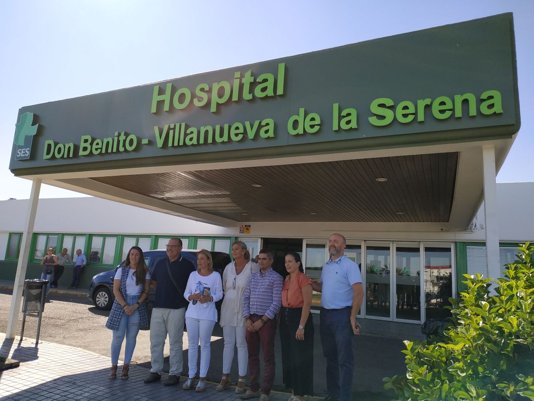 Miembros del PP a las puertas del hospital Miembros del PP a las puertas del hospital