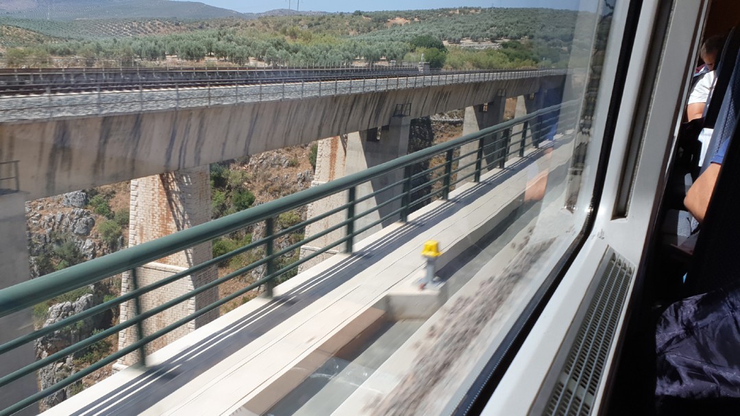 Esta actuación en la vía entre Granada y Antequera confirma la muerte del tren convencional