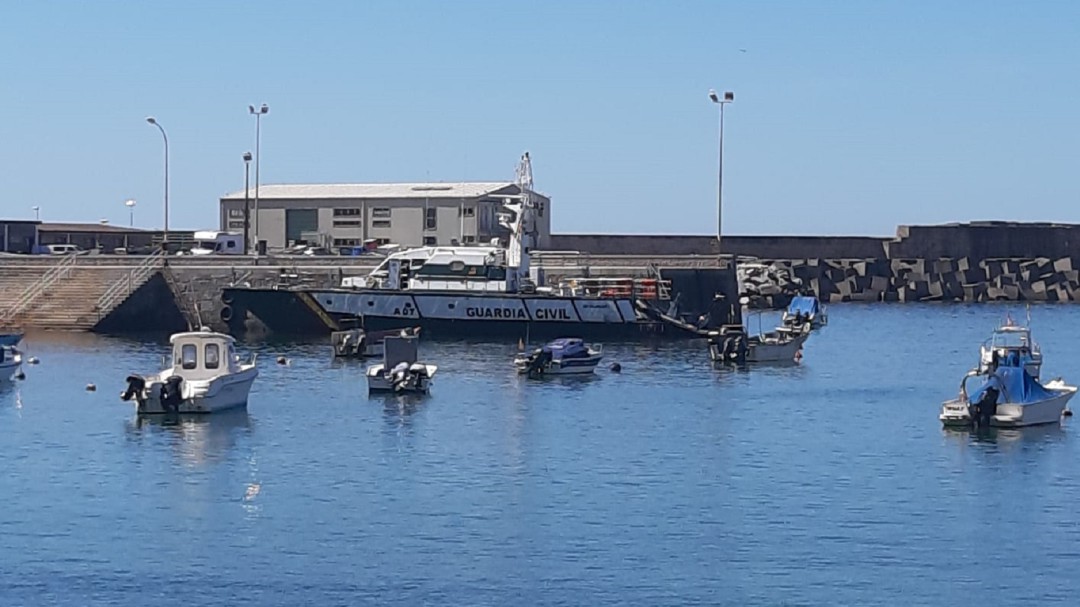 Aparece un cadáver flotando en el mar cerca de A Guarda