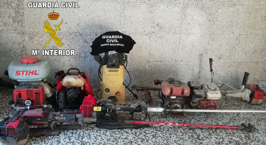 Maquinaria agrícola que ha sido recuperada por la Guardia Civil. Maquinaria agrícola que ha sido recuperada por la Guardia Civil.