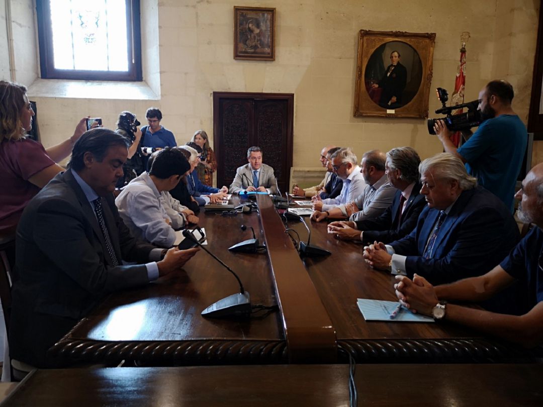 El alcalde reclama "Ordenar el debate" sobre las inversiones en infraestructuras El alcalde reclama "Ordenar el debate" sobre las inversiones en infraestructuras