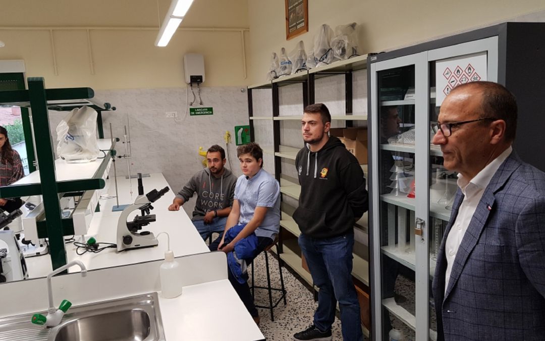 El consejero de Educación, Felipe Faci, en la inaguración del curso de FP en Teruel El consejero de Educación, Felipe Faci, en la inaguración del curso de FP en Teruel