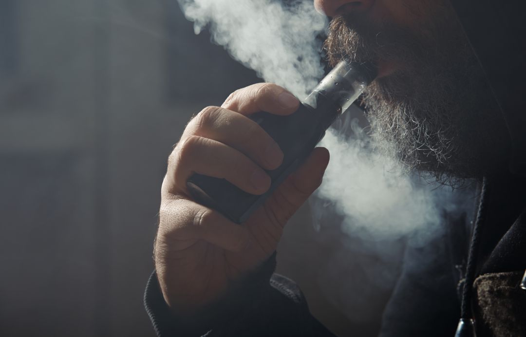 Uno de cada dos menores españoles ya ha vapeado alguna vez Uno de cada dos menores españoles ya ha vapeado alguna vez