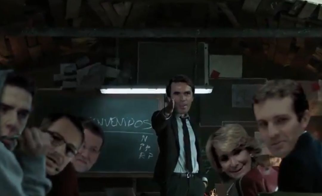 El Profesor Aznar muestra a sus pupilos el gran golpe. El Profesor Aznar muestra a sus pupilos el gran golpe.